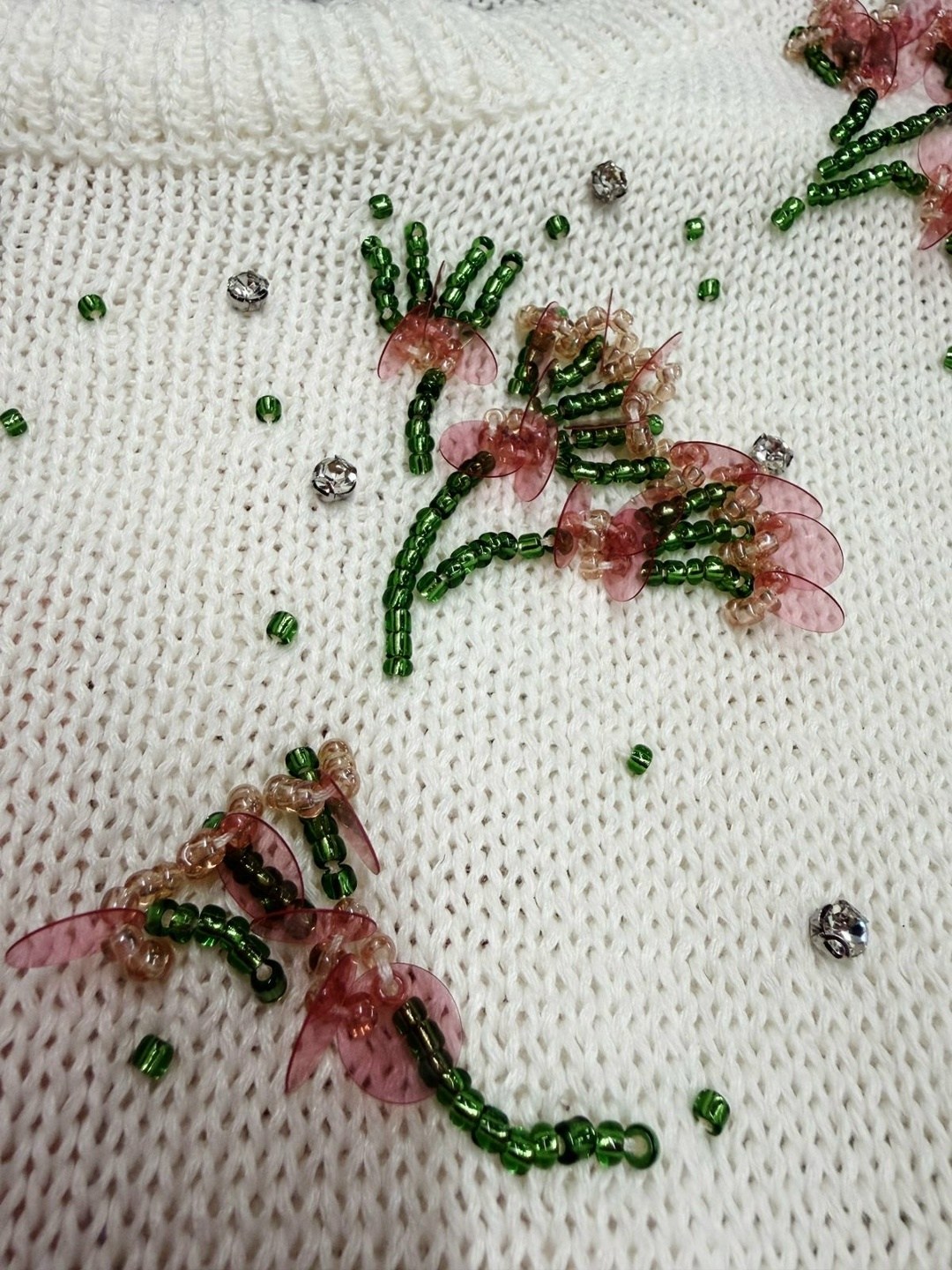 модный джемпер,стильный свитер,блузка вязаная,вязаные свитера,свитер с вышивкой