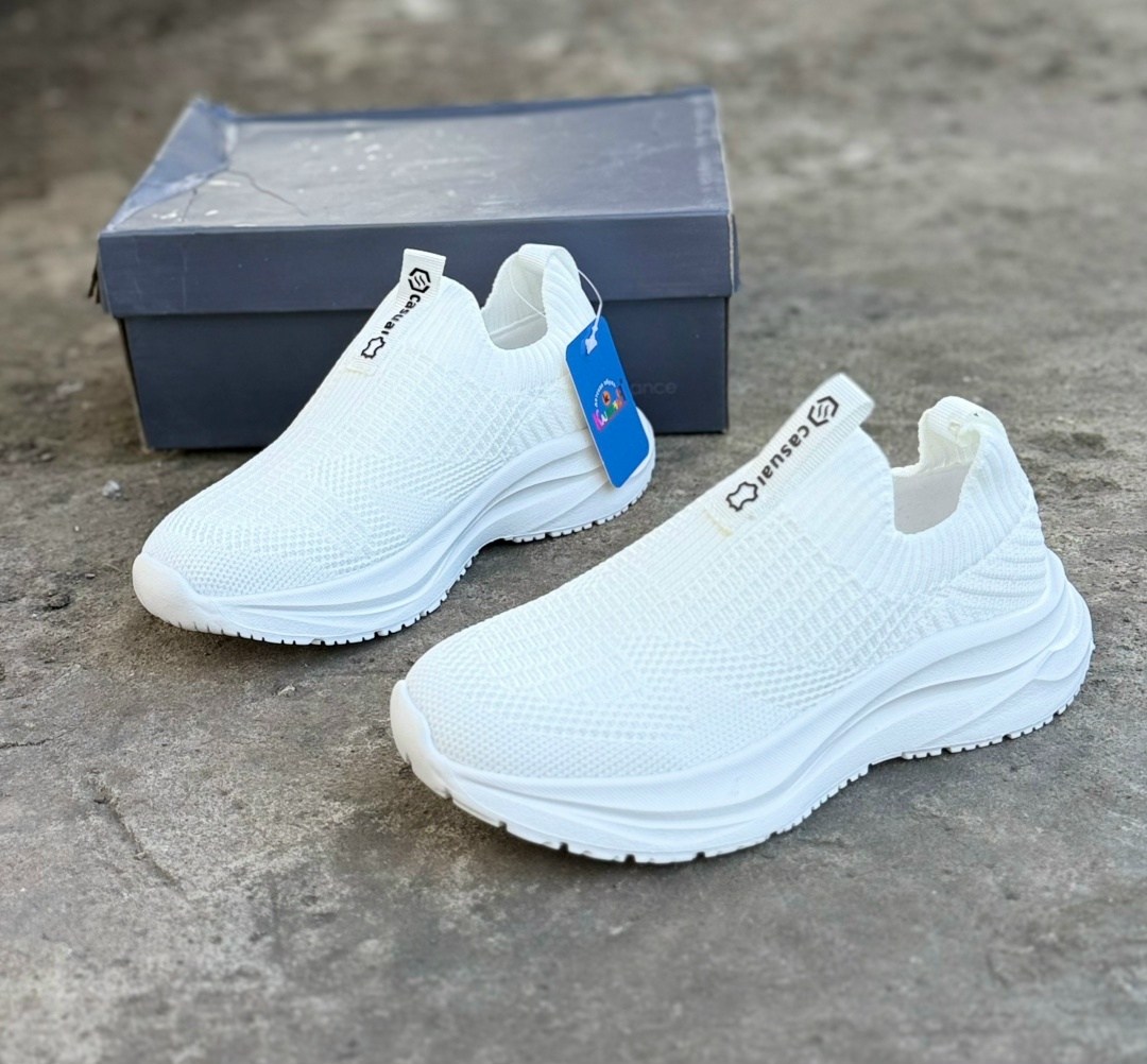 ,кроссовки женскиe,слипоны женские,бежевые кроссовки,кроссовки слипоны