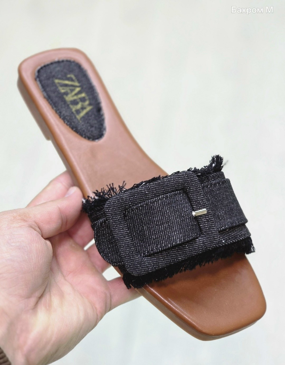 ,женские шлепанцы,шлепанцы шанель женские,брендовые шлепки женские,модные шлепанцы