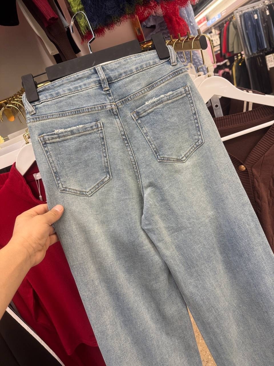 джинсы,miu miu джинсы,джинсы рваные прямые,джинсы хлопок,джинсы рваные широкие