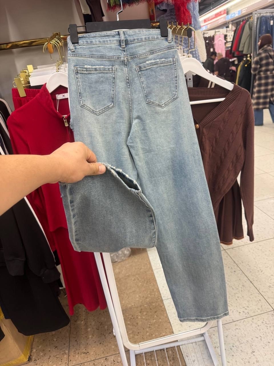 джинсы,miu miu джинсы,джинсы рваные прямые,джинсы хлопок,джинсы рваные широкие