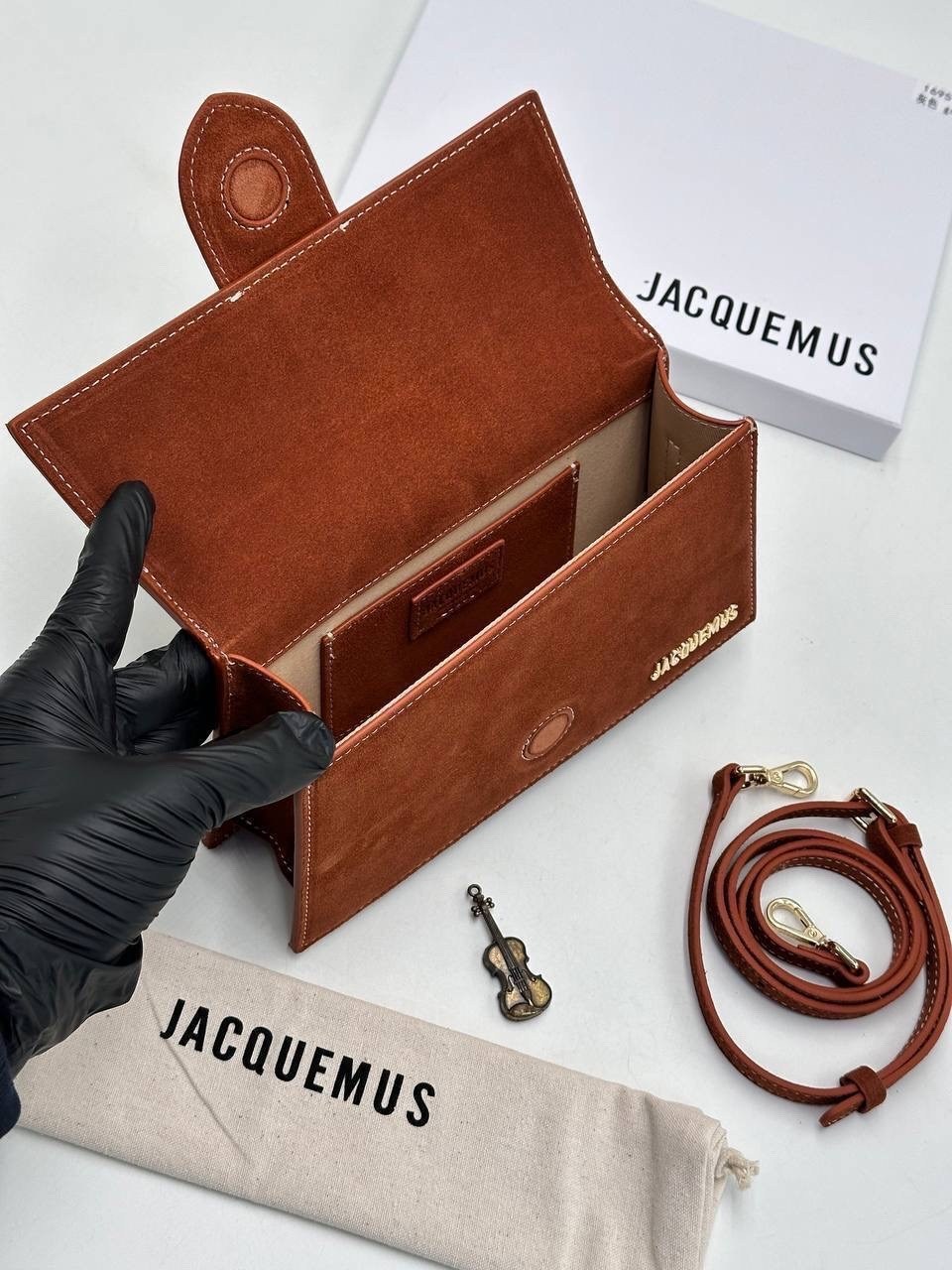 сумка jacquemus коричневая,jacquemus сумка,сумка jacquemus из натуральной замши,сумка женская замшевая,сумка женская jacquemus