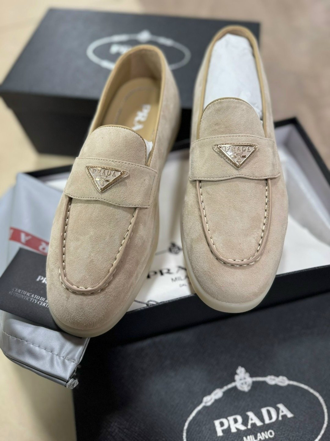 ,prada лоферы,прада лоферы,женские мокасины,замшевые лоферы