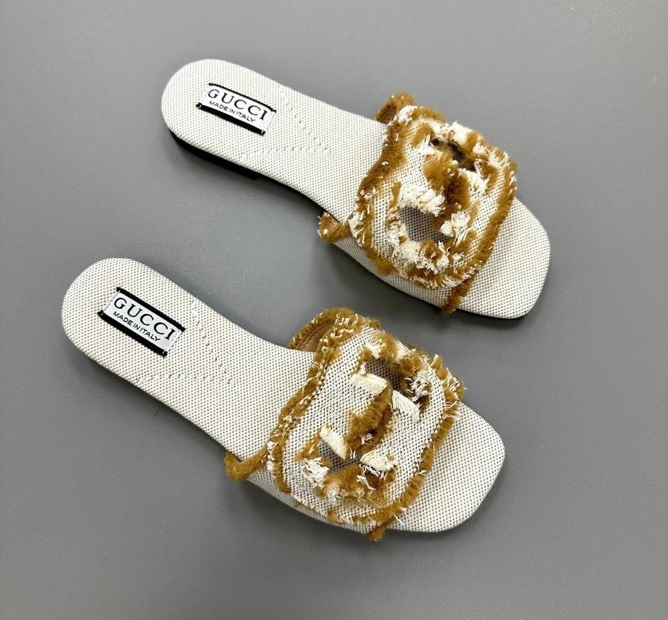 резиновые шлепки гуччи,резиновые шлепки гуччи женские,шлепанцы gucci,шлепанцы женские,тапочки модные