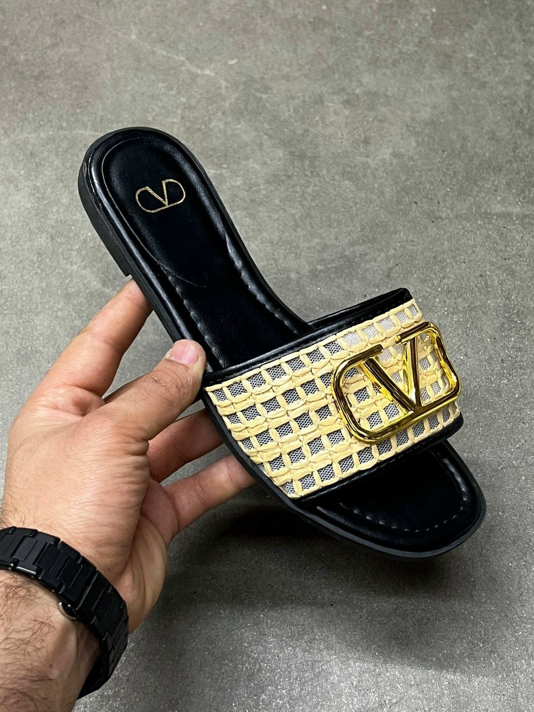 ,шлепки валентино,тапочки valentino,шлепки валентино женские,шлепанцы женские