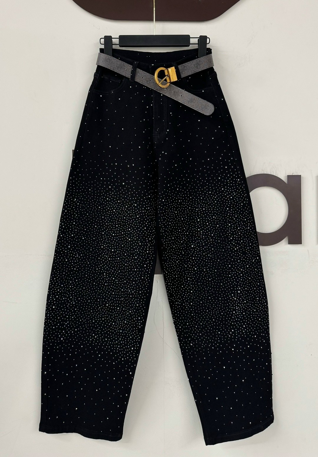 джинсы широкие багги со стразами selfsame,джинсы со стразами,джинсы с термостразами,джинсы широкие багги со стразами selfsame цвет черный,джинсы прямые со стразами черные le o 222675248