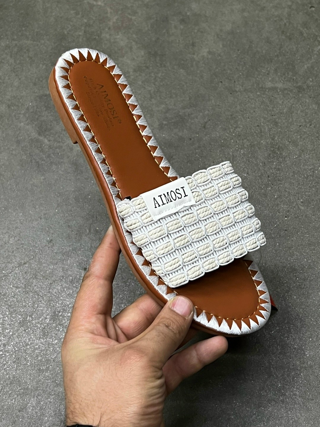 шлепанцы женские,,тапочки модные,шлепки женские,шлепанцы miu miu