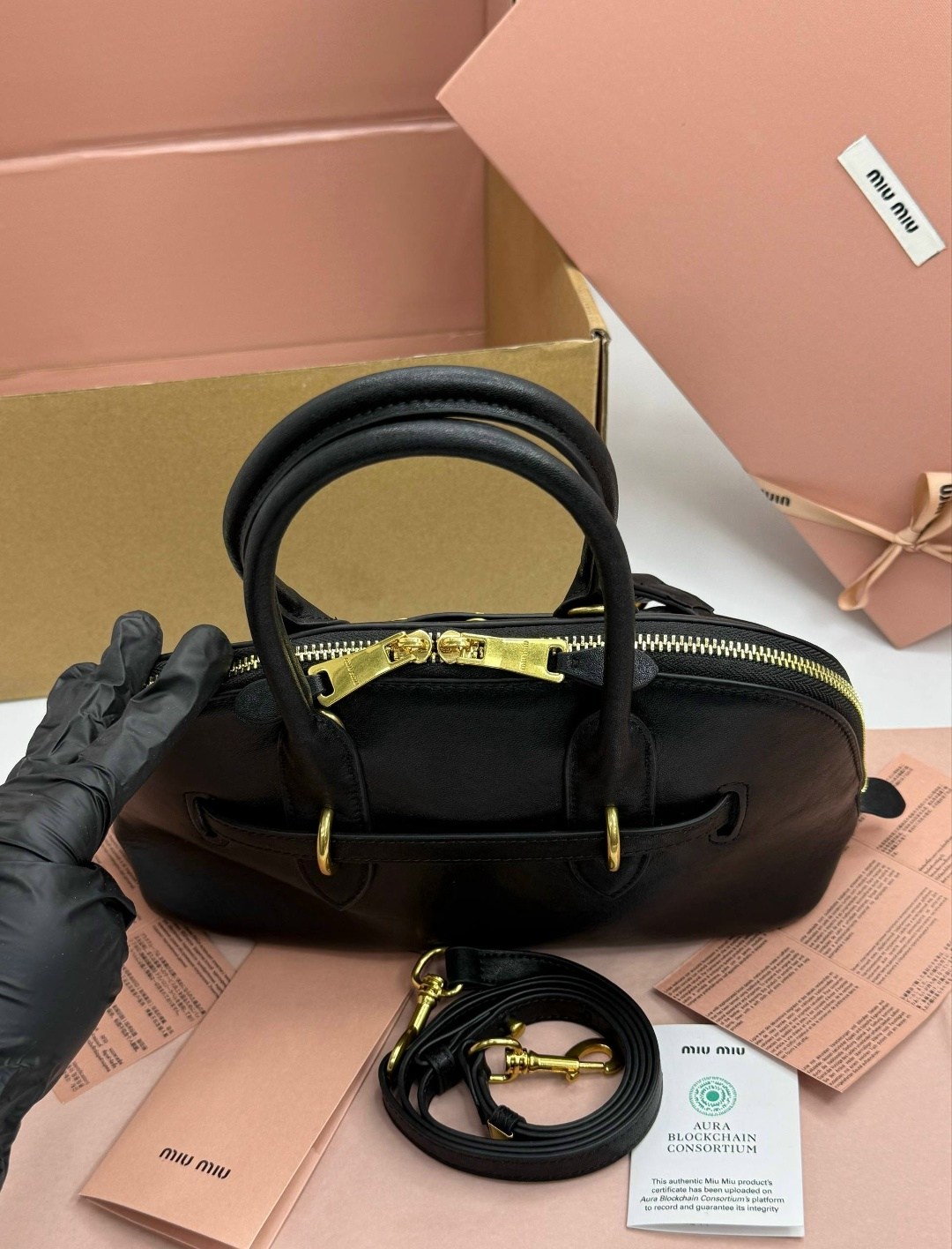 miu miu сумка женская,женская кожаная сумка miu miu aventure черная,miu miu сумка,небольшая сумка miu miu натуральная кожа чёрная,сумка женская натуральная кожа miu miu