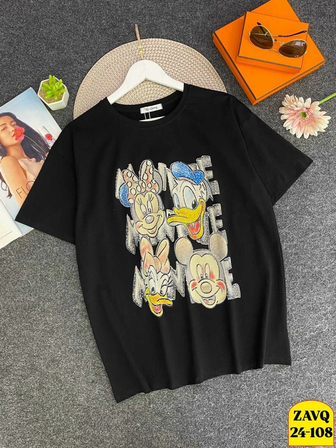 женская футболка,футболка со стразами,футболки модные,футболки женские с принтом,женская футболка со стразами