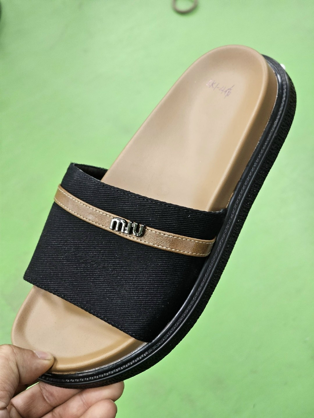 ,шлепанцы fendi,фенди шлепанцы,шлепки фенди,тапочки фенди