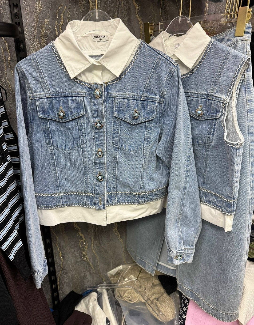 джинсовая куртка,куртка джинсовая женская,модные джинсовые куртки,джинсовая куртка с интересными вставками,повседневная куртка