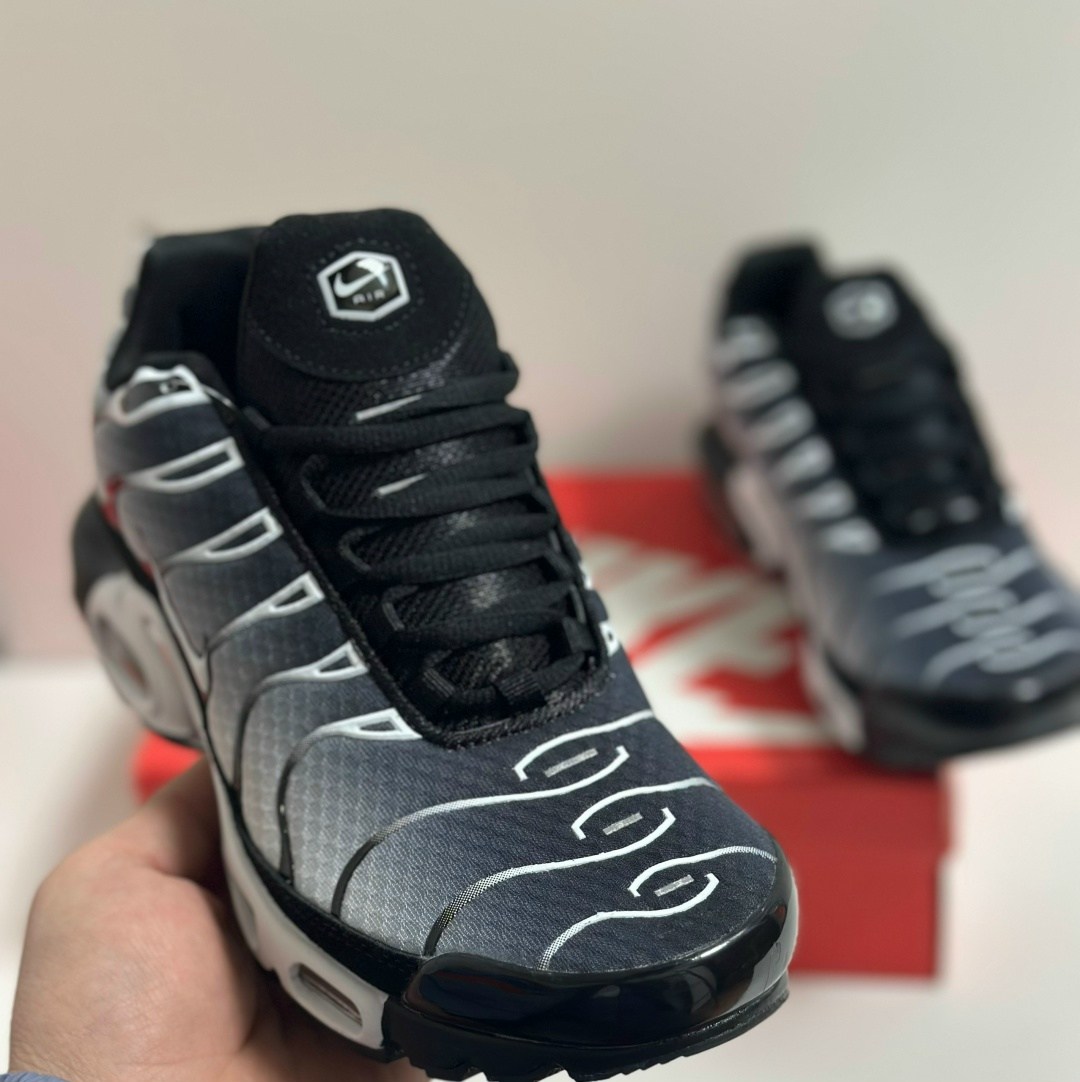 кроссовки nike air max tn plus,кроссовки мужские nike air max tn plus,nike air max plus black metallic silver,nike air max tn plus,найк air max plus tn кроссовки