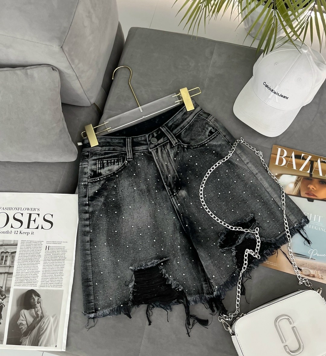 джинсовые шорты,женские джинсовые шорты,джинсовые шорты со стразами,шорты женские,шорты со стразами