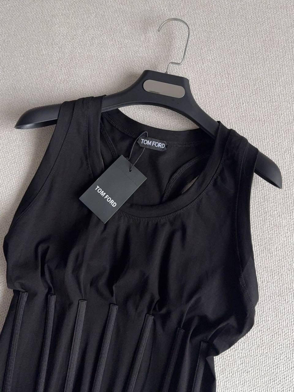 черное платье плиссе,платье,платье сарафан,фасон платьев,платье стильное