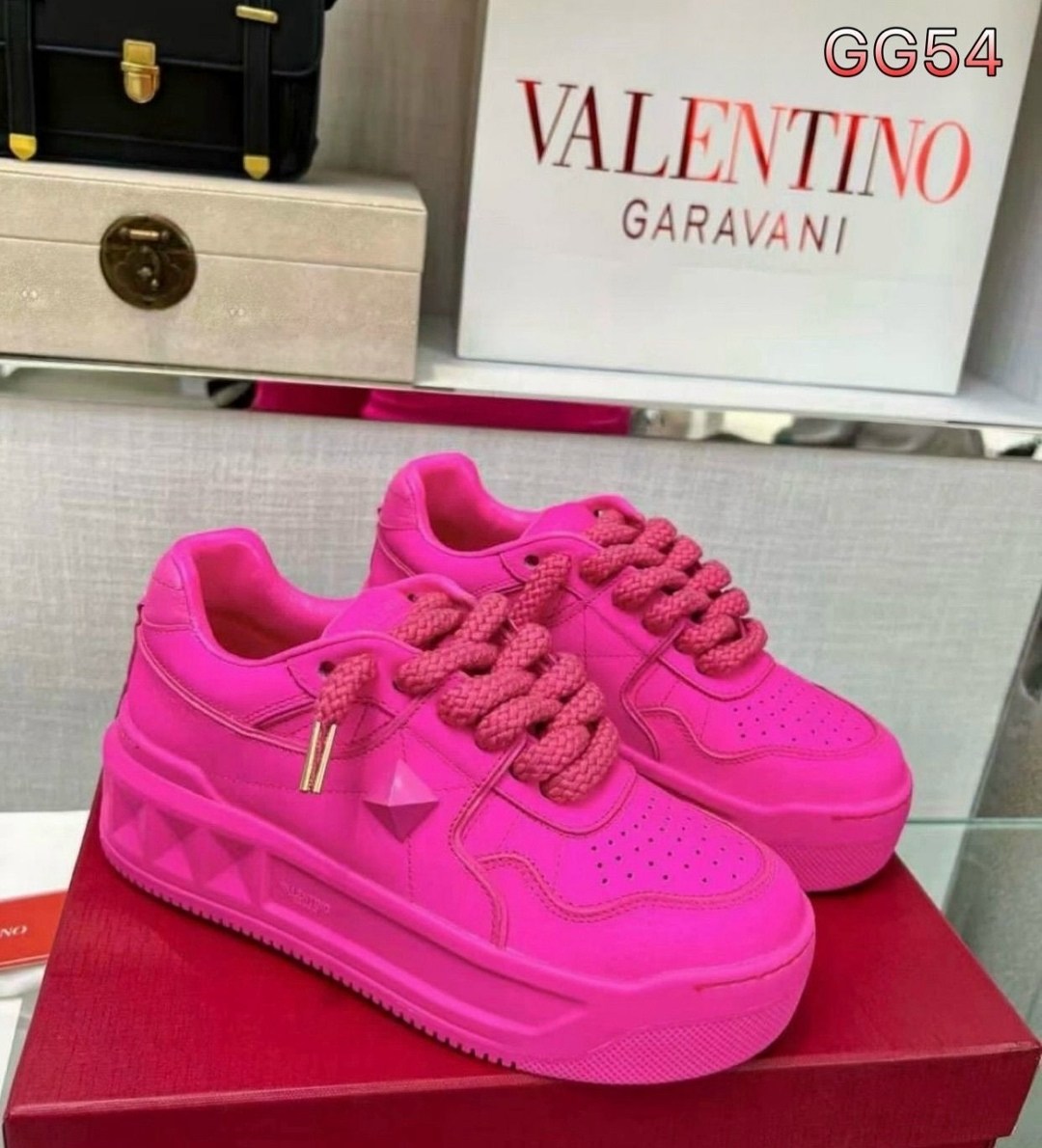 кроссовки валентино розовые,кроссовки валентино женские розовые,кроссовки valentino garavani one stud xl,кроссовки женские valentino,