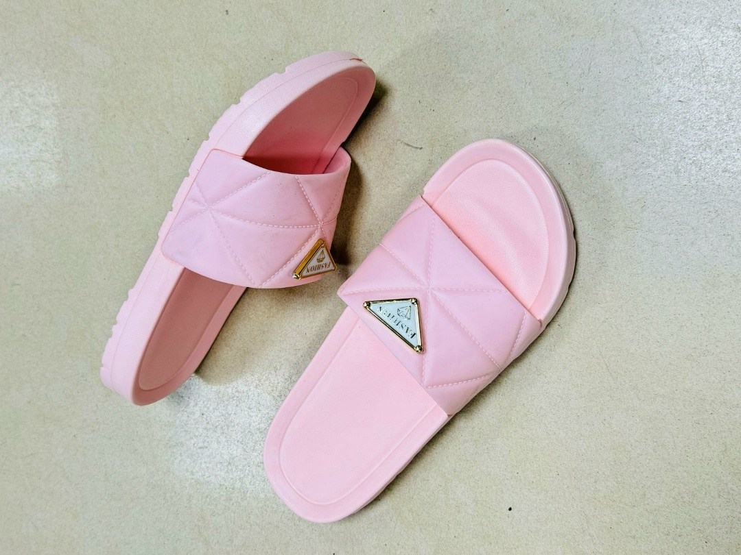 шлепанцы женские,женские сандалии,,шлепки женские,модные тапочки