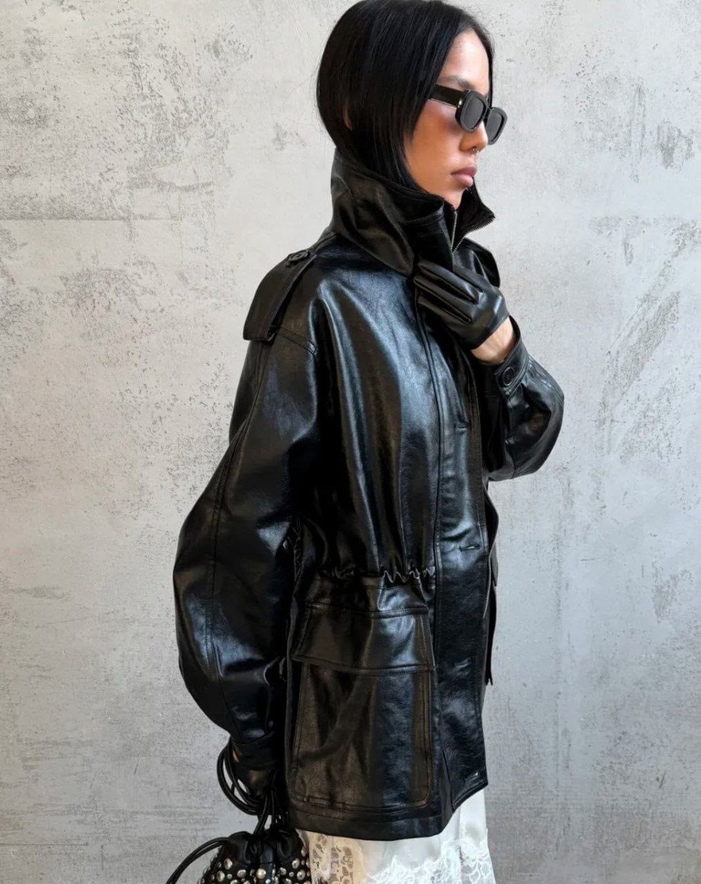 атласная юбка,кожаная куртка,стиль одежды,коричневая юбка