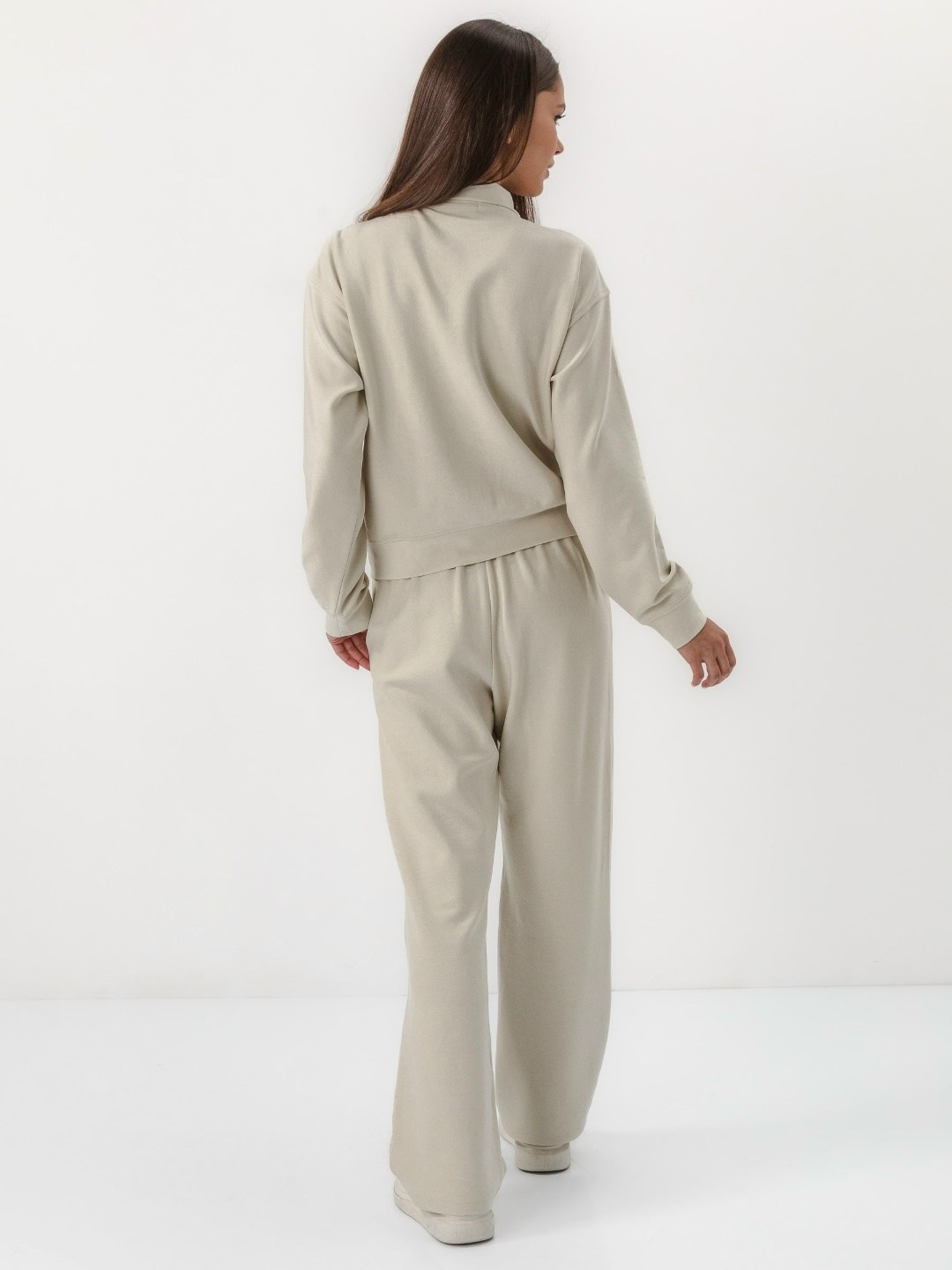 трикотажные костюмы,брюки трикотажные,костюм спортивный,бежевые брюки,костюм с брюками