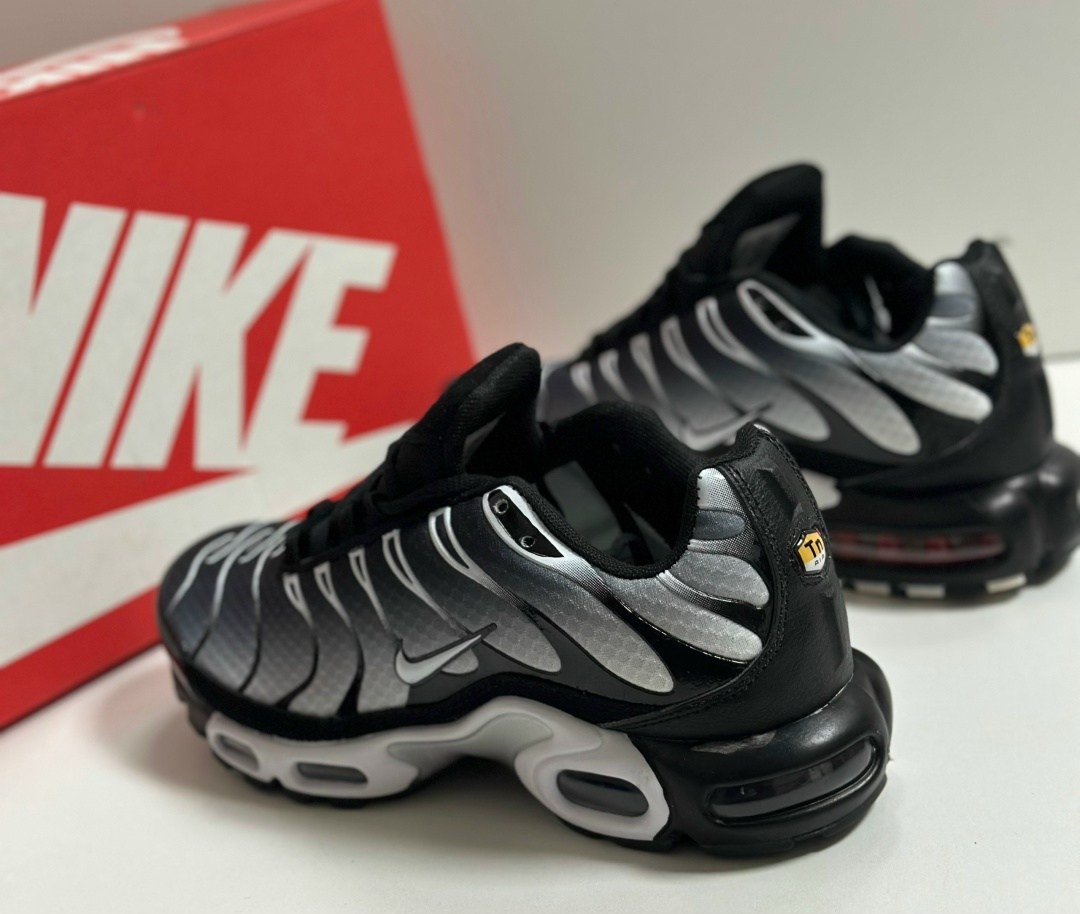 кроссовки nike air max tn plus,кроссовки мужские nike air max tn plus,nike air max plus black metallic silver,nike air max tn plus,найк air max plus tn кроссовки