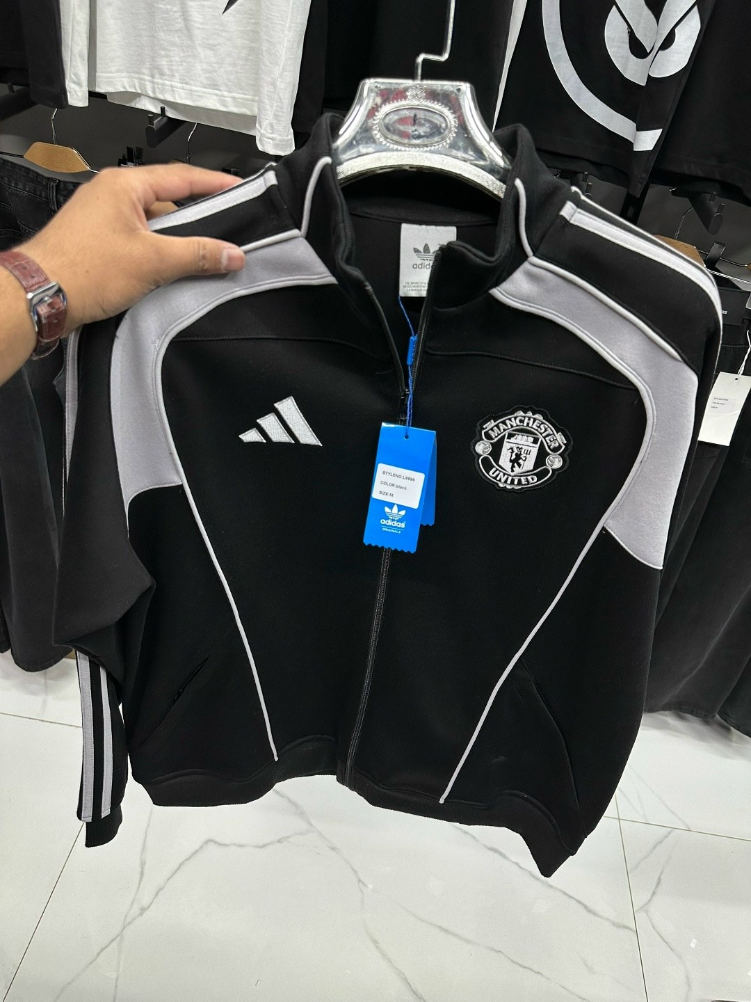 ветровка adidas real madrid,real madrid adidas white jacket,толстовка реал мадрид адидас,адидас реал мадрид,олимпийка реал мадрид адидас