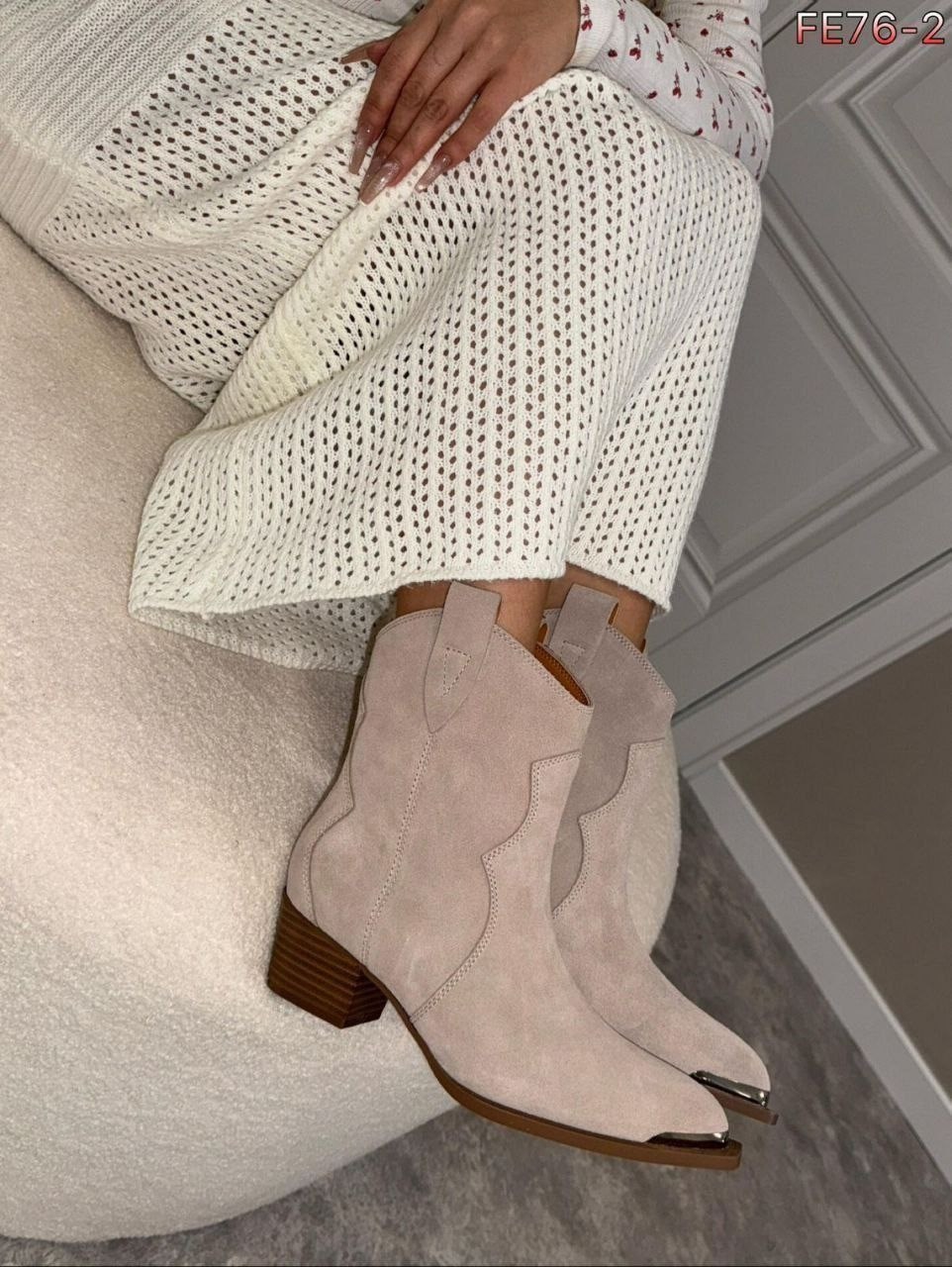 ботинки казаки замшевые демисезонные на каблуке бежевые,ботинки казаки натуральная замша высокие,сапоги казаки женские замшевые,ботинки казаки женские,ботинки казаки замшевые