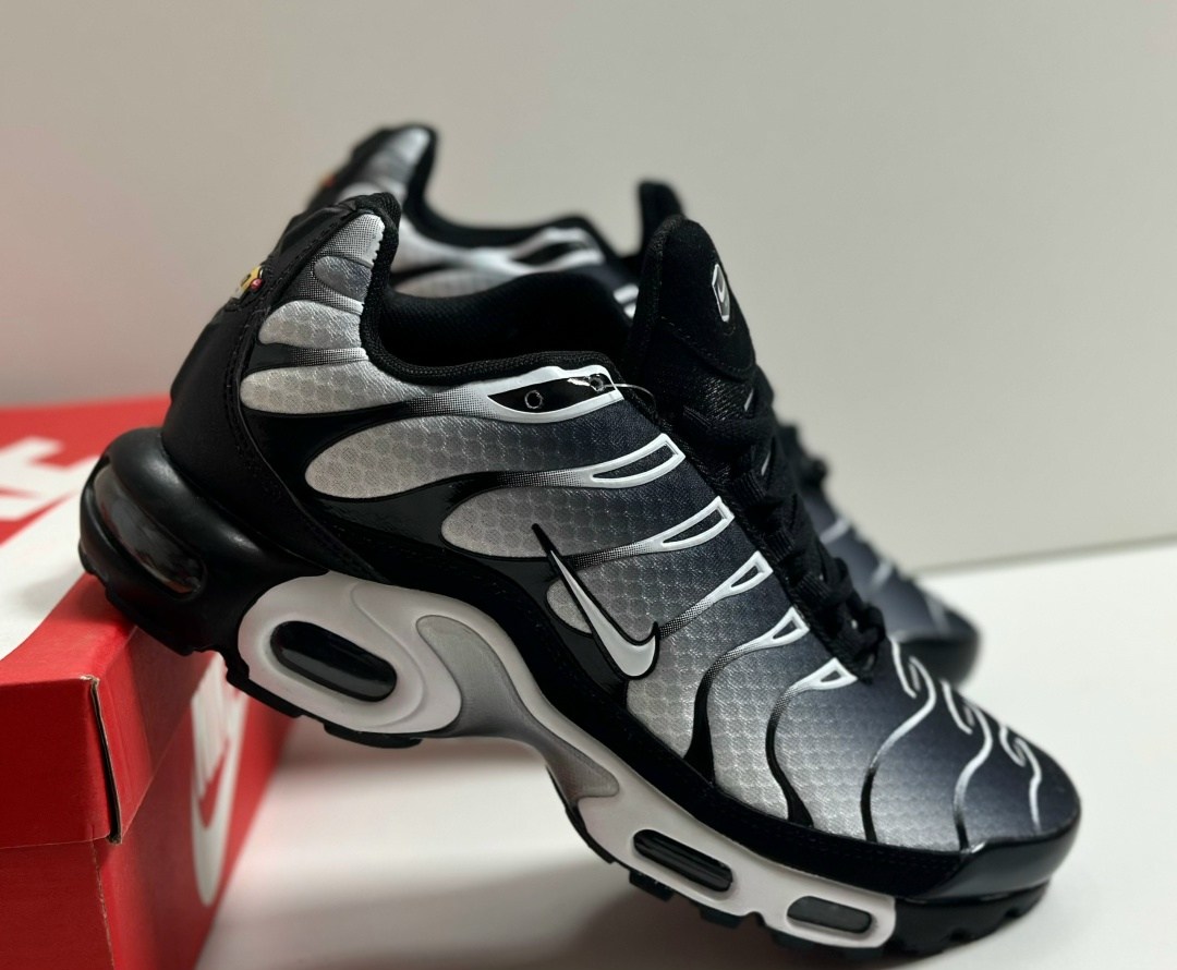 кроссовки nike air max tn plus,кроссовки мужские nike air max tn plus,nike air max plus black metallic silver,nike air max tn plus,найк air max plus tn кроссовки