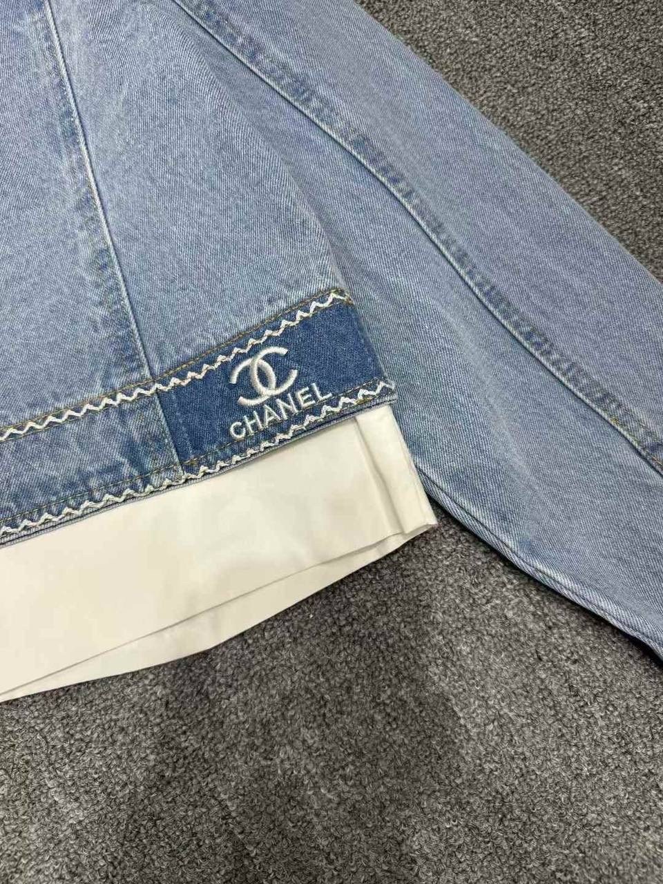 джинсовая куртка,куртка джинсовая женская,модные джинсовые куртки,джинсовая куртка с интересными вставками,повседневная куртка