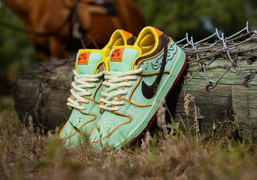лошади скачки,кроссовки,dunk low nike,скаковая лошадь,thoroughbred horse racing