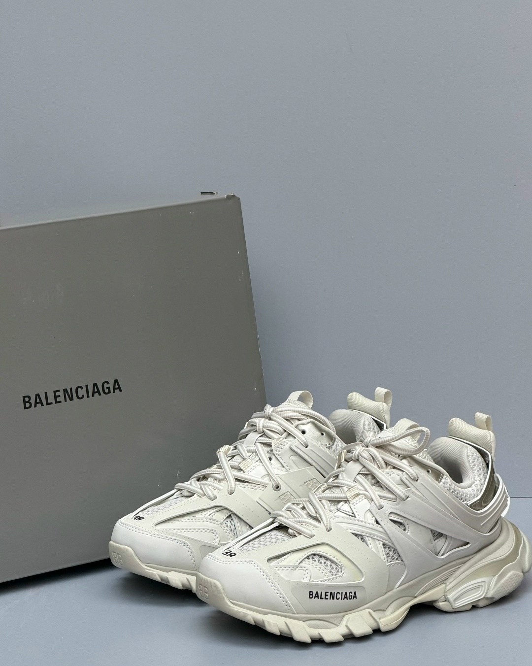 кроссовки женские balenciaga,кроссовки balenciaga,кроссовки balenciaga track 1. 0 men бежевый,кроссовки balenciaga track,кроссовки баленсиага track 1