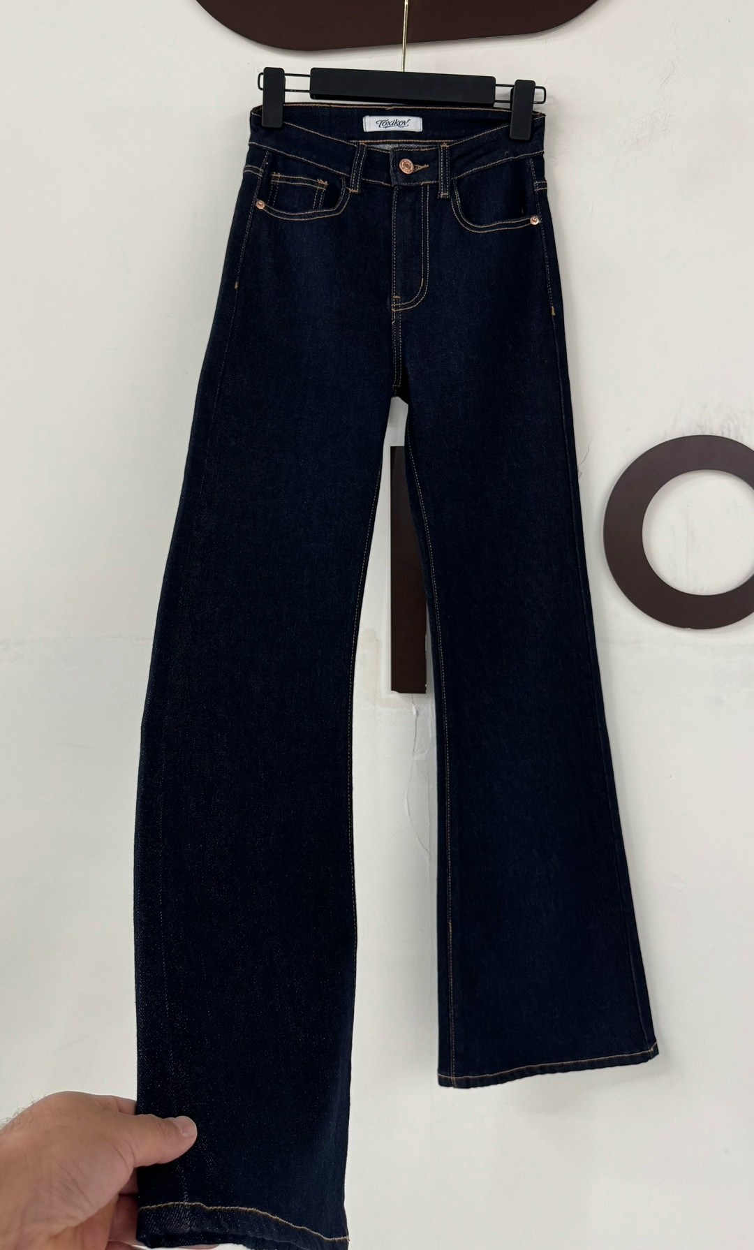 женские джинсы,расклешенные джинсы,стильные джинсы,джинсы клеш женские,прямые джинсы