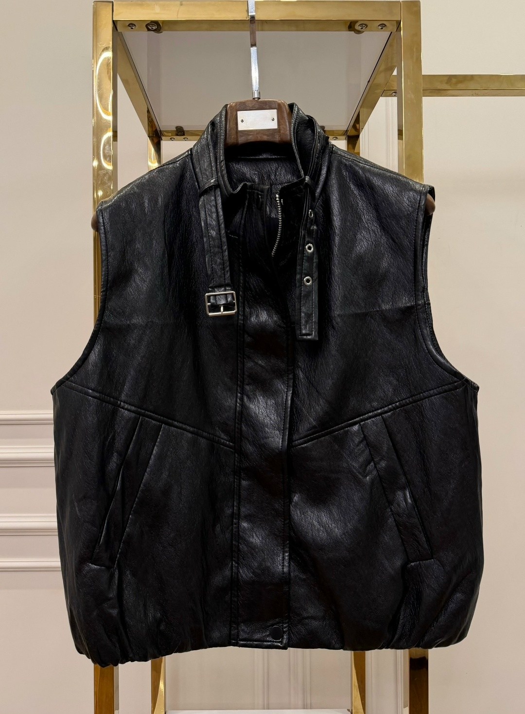 кожаный жилет,кожаная жилетка,женский кожаный жилет,кожаная безрукавка,жилет