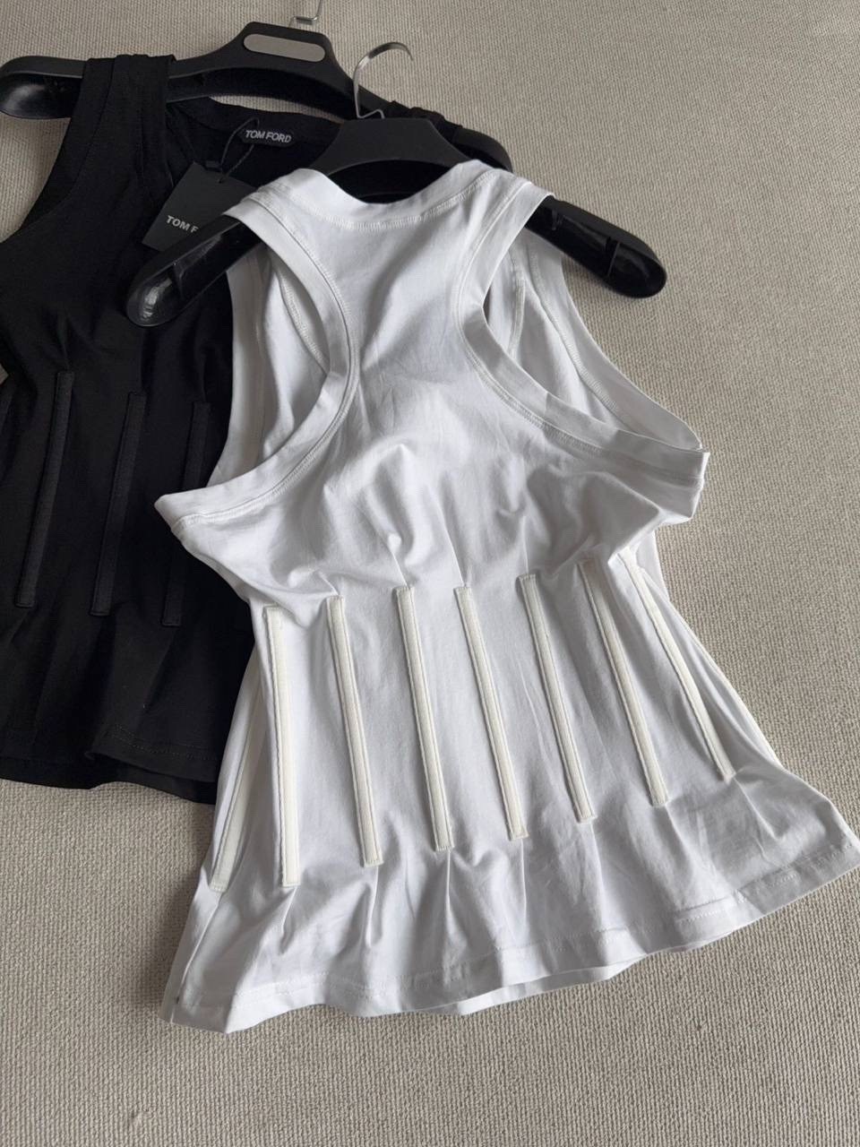 черное платье плиссе,платье,платье сарафан,фасон платьев,платье стильное