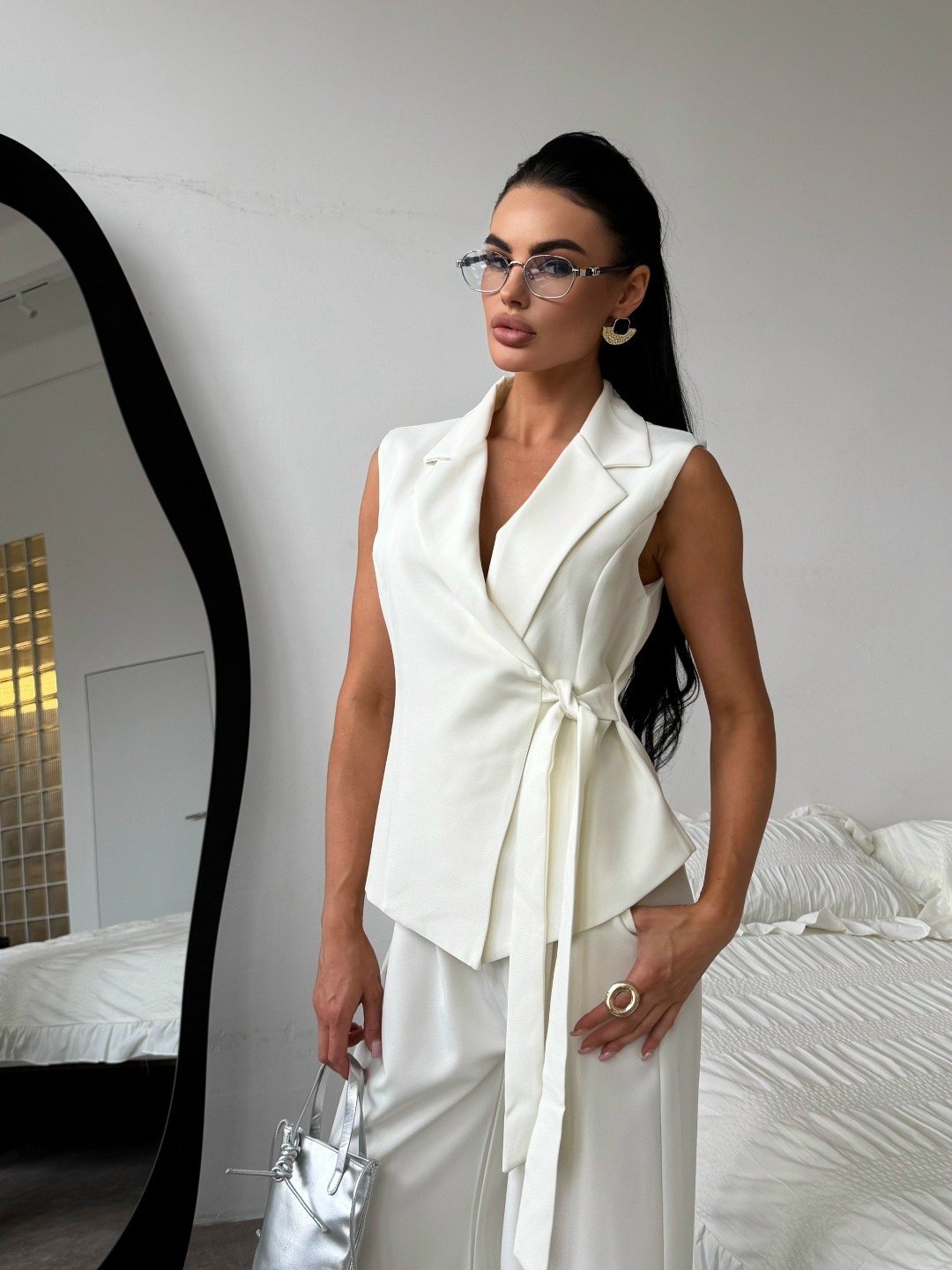 белый брючный костюм,брючный костюм,брючный женский костюм,костюм брючный деловой emberens,брючный костюм с жилетом