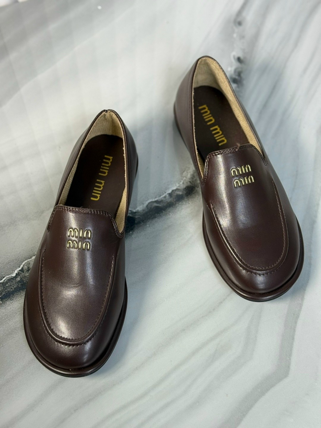 женские кожаные лоферы miu miu коричневые,женские кожаные лоферы miu miu коричневые lm-22527,,лоферы miu miu,prada лоферы