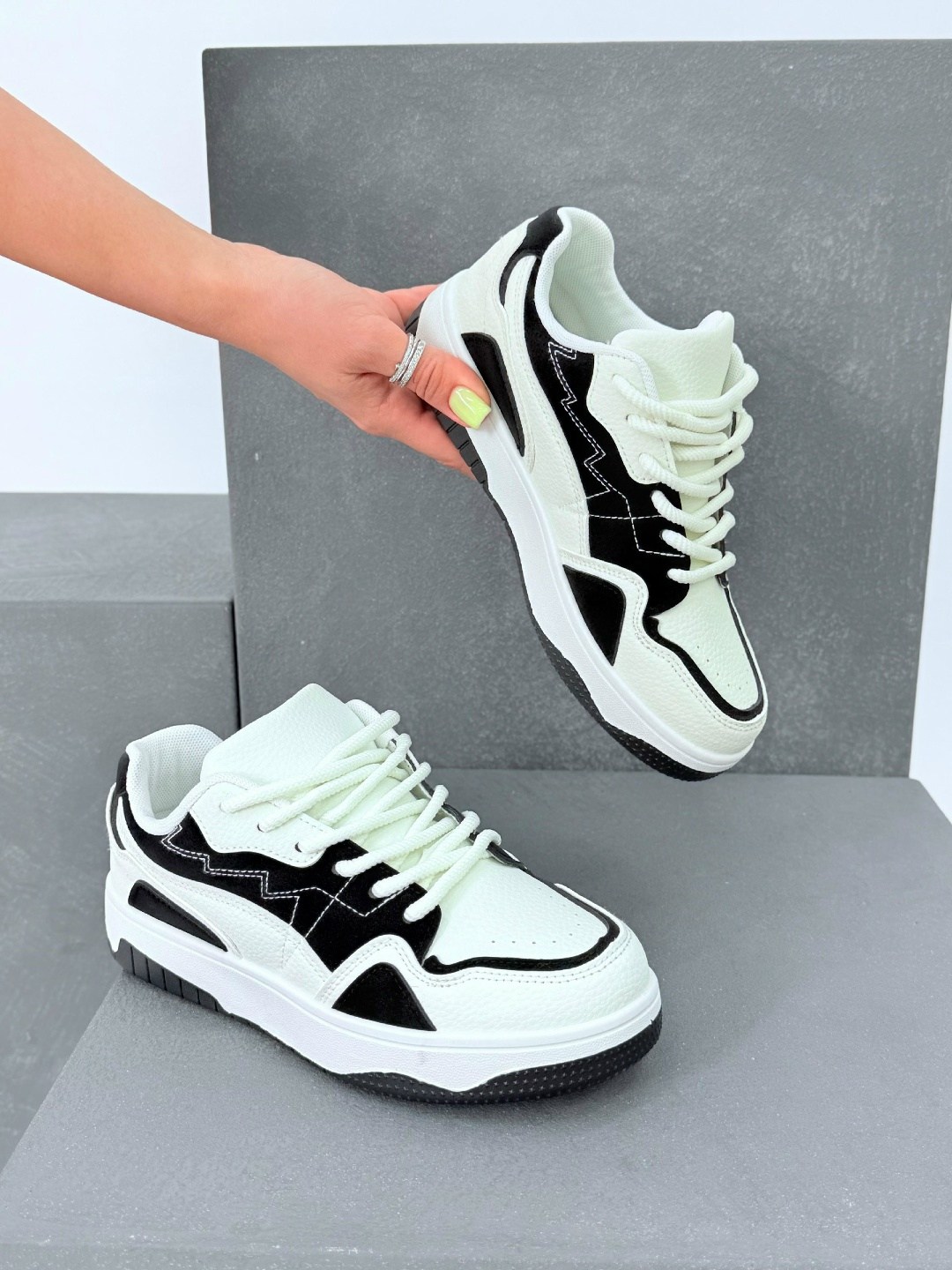 ,женские кроссовки,спортивная ,спортивные кроссовки,кроссовка