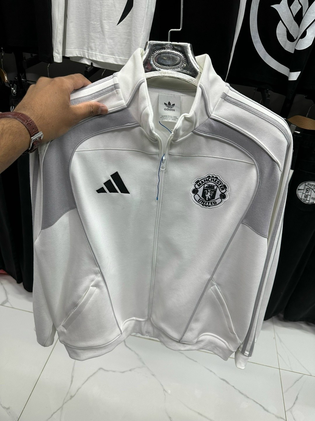ветровка adidas real madrid,real madrid adidas white jacket,толстовка реал мадрид адидас,адидас реал мадрид,олимпийка реал мадрид адидас
