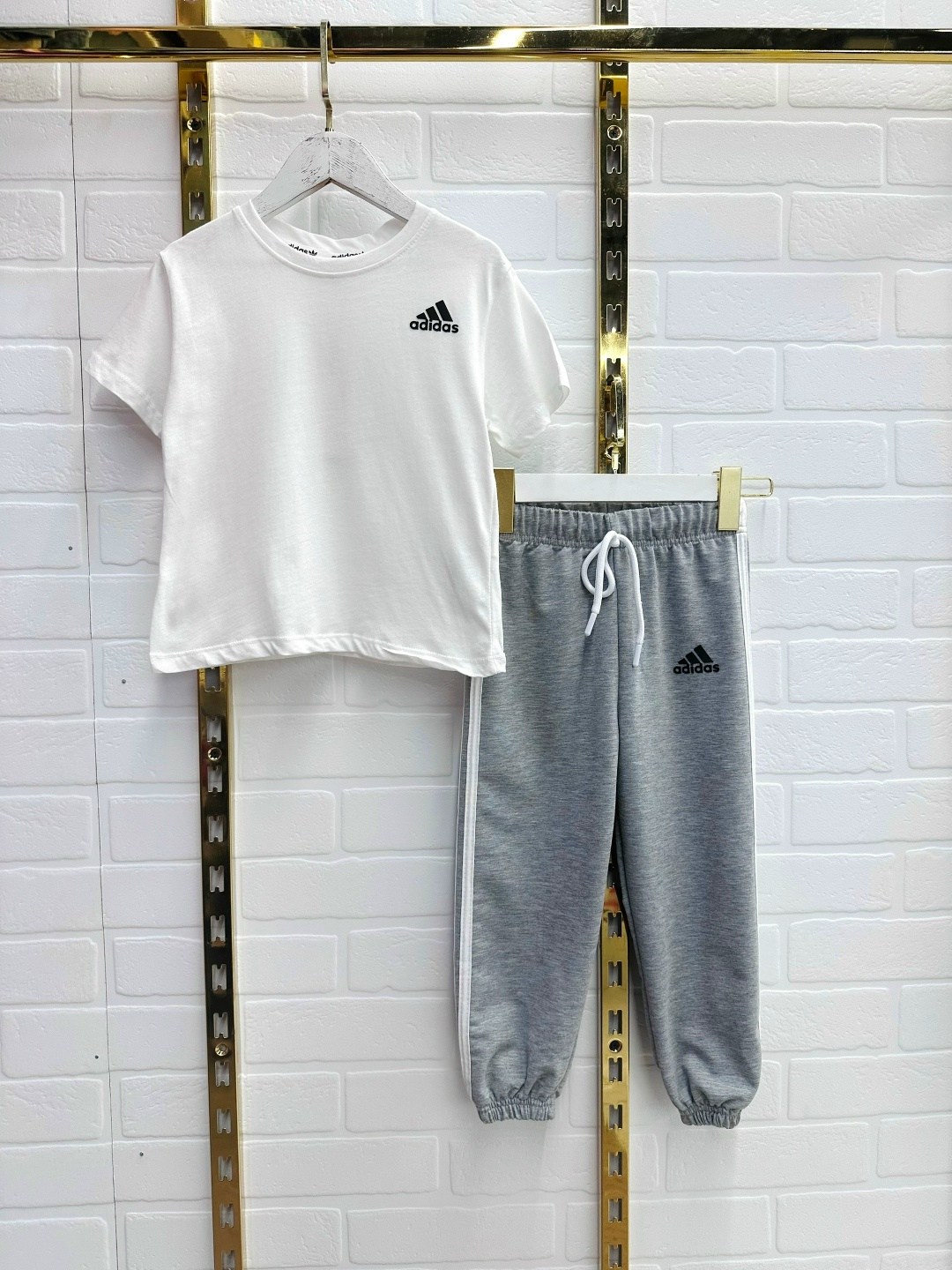 adidas essential,костюмы спортивный adidas,для мальчиков adidas,в спортивном костюме,спортивные костюмы адидас