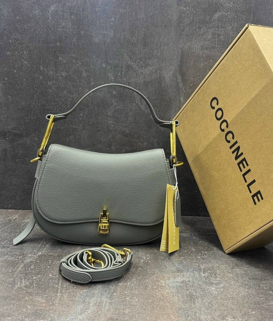 сумка coccinelle,coccinelle сумка на плечо кросс-боди beat soft,сумка женская coccinelle,coccinelle сумка через плечо beat серый,женская сумка