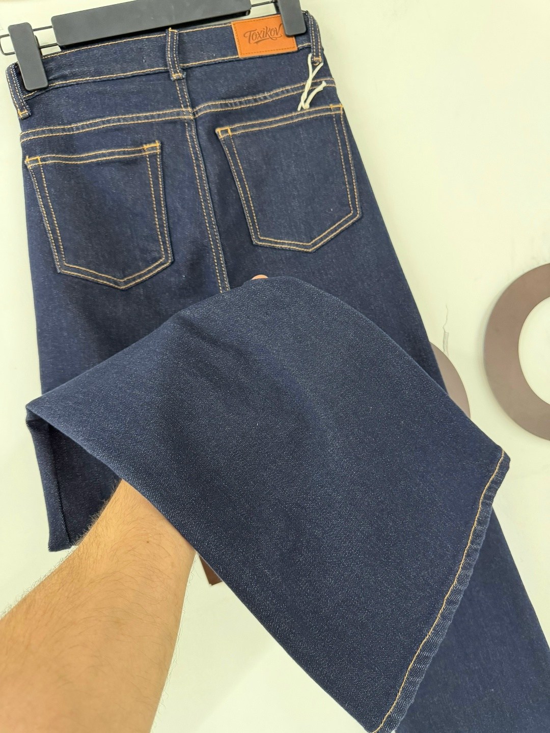 женские джинсы,расклешенные джинсы,стильные джинсы,джинсы клеш женские,прямые джинсы