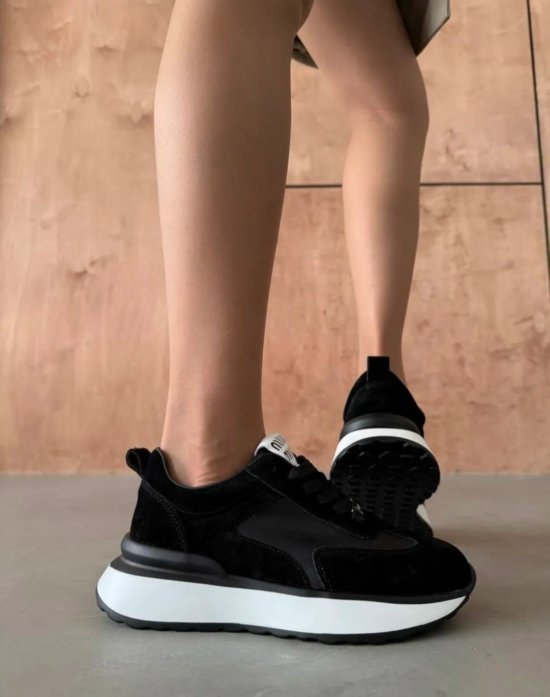 кроссовки женские,,кроссовки черные,кроссовки модные,женские модные кроссовки