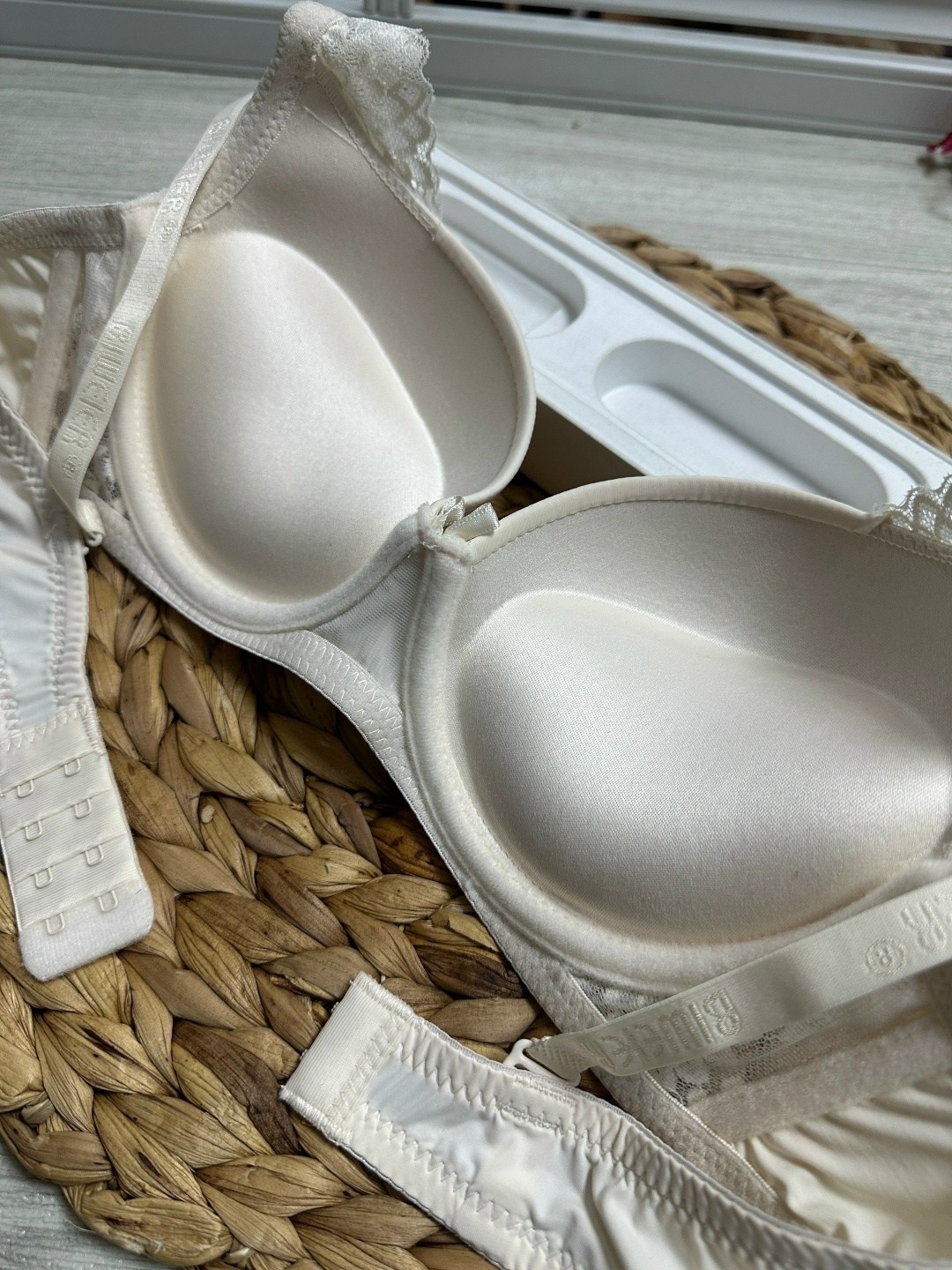 бюстгальтер,классический бюстгальтер,женские бюстгальтеры,бежевый бюстгальтер,бюстгальтер нижнее белье