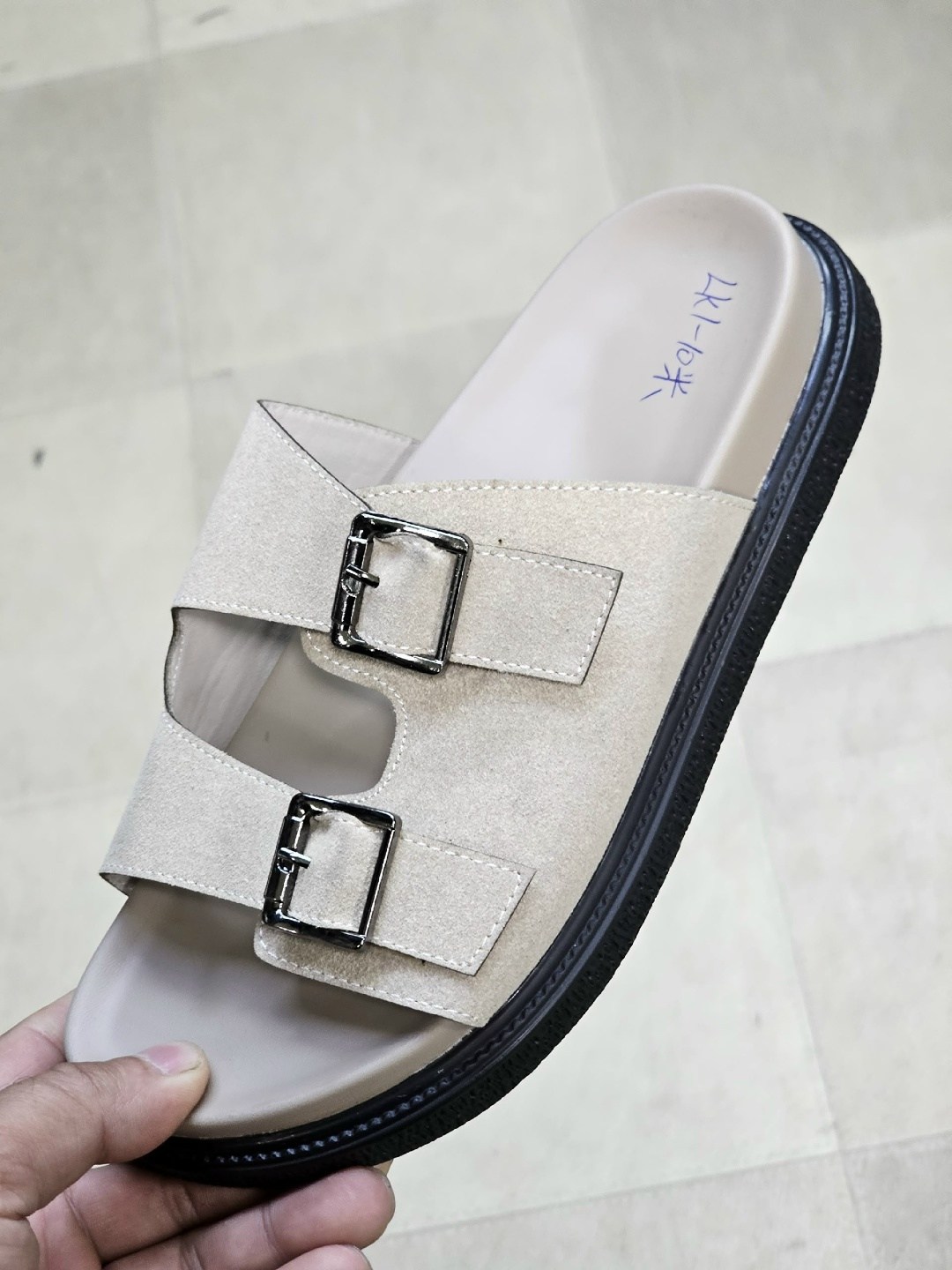 женские шлепанцы,шлёпанцы miu miu,шлепки миу миу,черные шлепанцы,модные шлепанцы