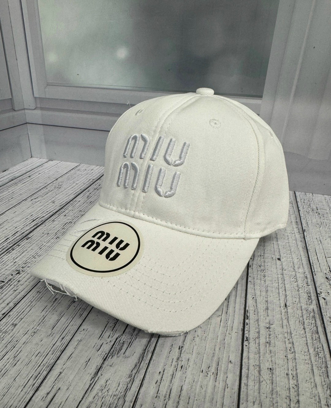 бейсболка miu miu,бейсболка miu,стильная бейсболка,бейсболка женская,кепка