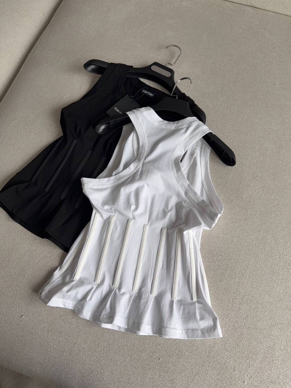 черное платье плиссе,платье,платье сарафан,фасон платьев,платье стильное