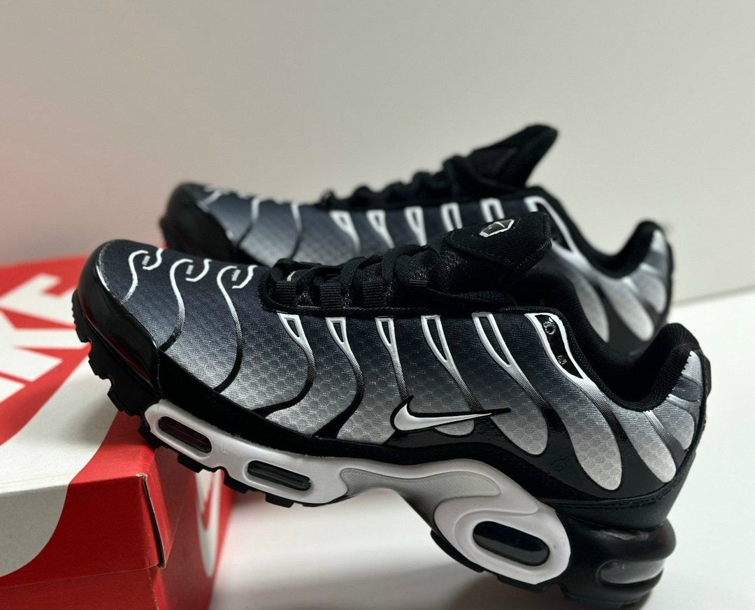 кроссовки nike air max tn plus,кроссовки мужские nike air max tn plus,nike air max plus black metallic silver,nike air max tn plus,найк air max plus tn кроссовки