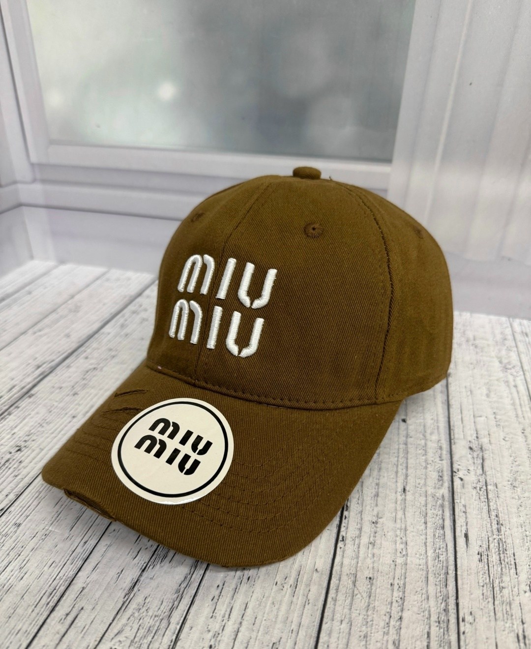 бейсболка miu miu,бейсболка miu,стильная бейсболка,бейсболка женская,кепка