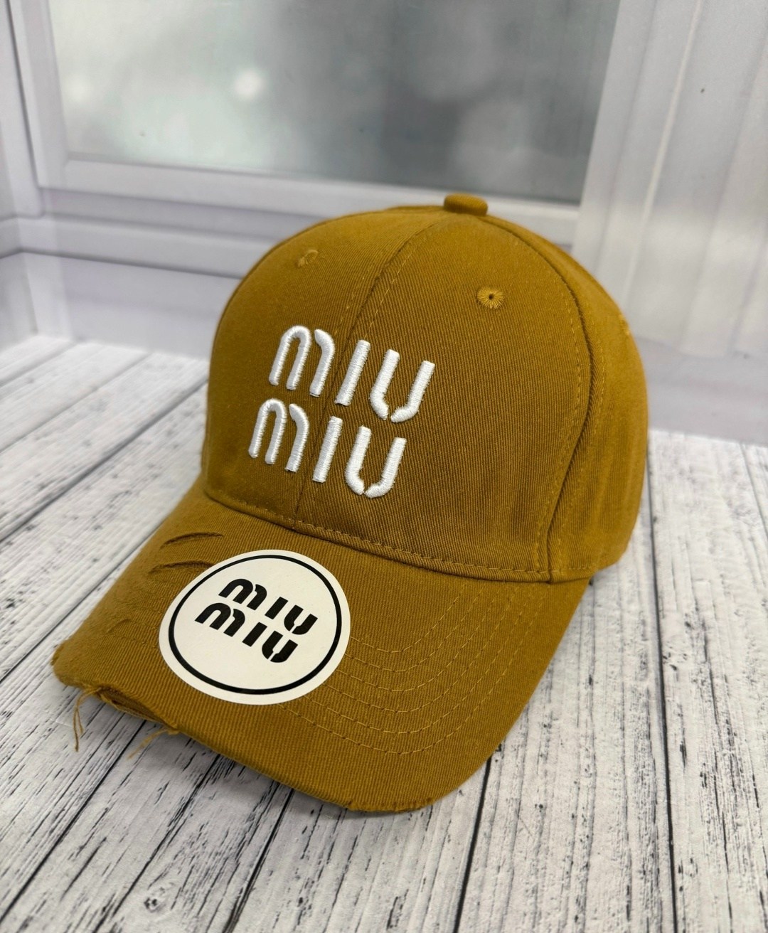 бейсболка miu miu,бейсболка miu,стильная бейсболка,бейсболка женская,кепка