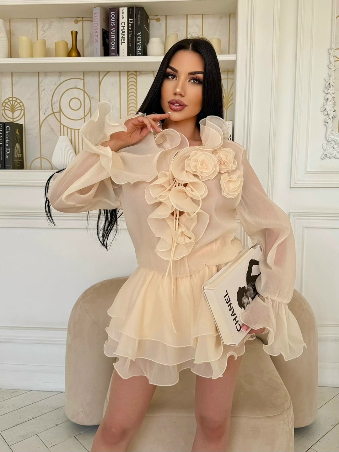 стильные костюмы,платье с рюшами,одежда стильная,модель платья с рюшами