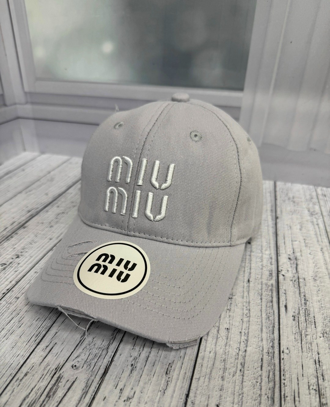 бейсболка miu miu,бейсболка miu,стильная бейсболка,бейсболка женская,кепка