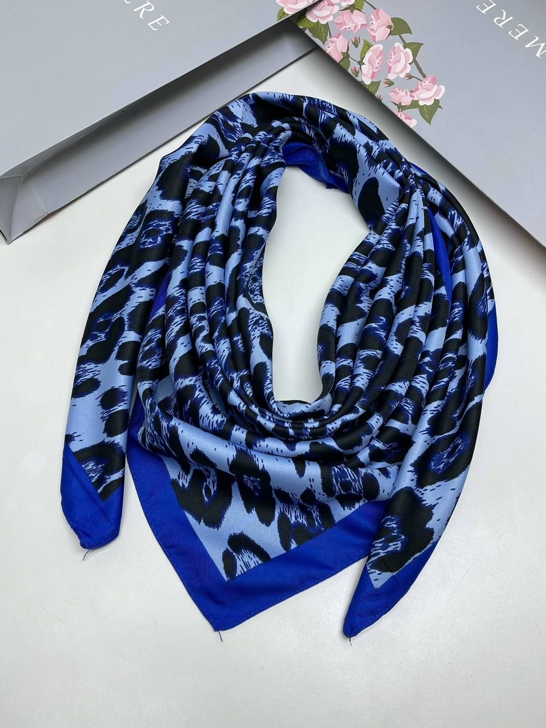 шарф платок женский шелковый,платок шелковый валентино серый.,платки шарф,тигровый платок,шарф платок шелковый